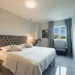 New -150m2 Penthouse With Shared Pool - Smaragd Apartment