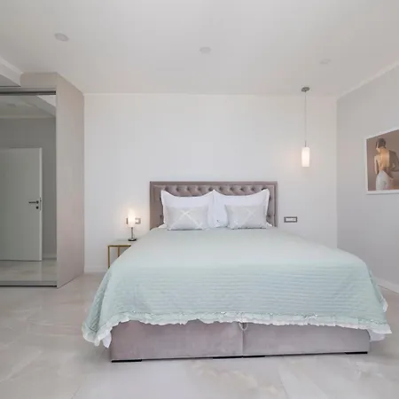 New -150m2 Penthouse With Shared Pool - Smaragd Daire *