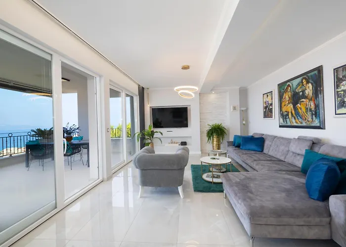 Daire New -150m2 Penthouse With Shared Pool - Smaragd Makarska