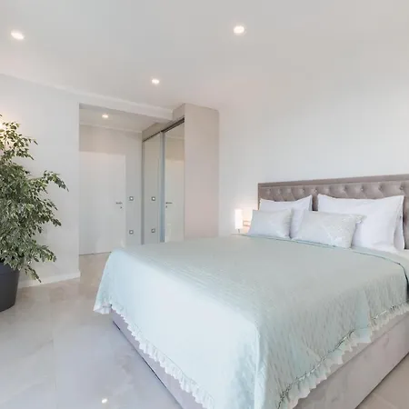 New -150m2 Penthouse With Shared Pool - Smaragd Makarska