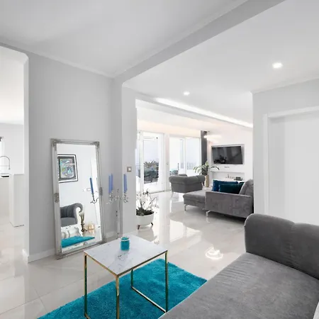 New -150m2 Penthouse With Shared Pool - Smaragd Makarska