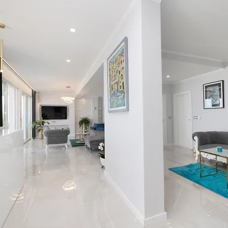 New -150m2 Penthouse With Shared Pool - Smaragd