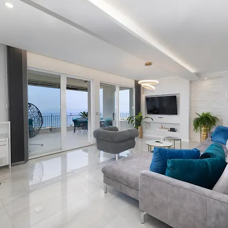 New -150m2 Penthouse With Shared Pool - Smaragd Appartement Makarska