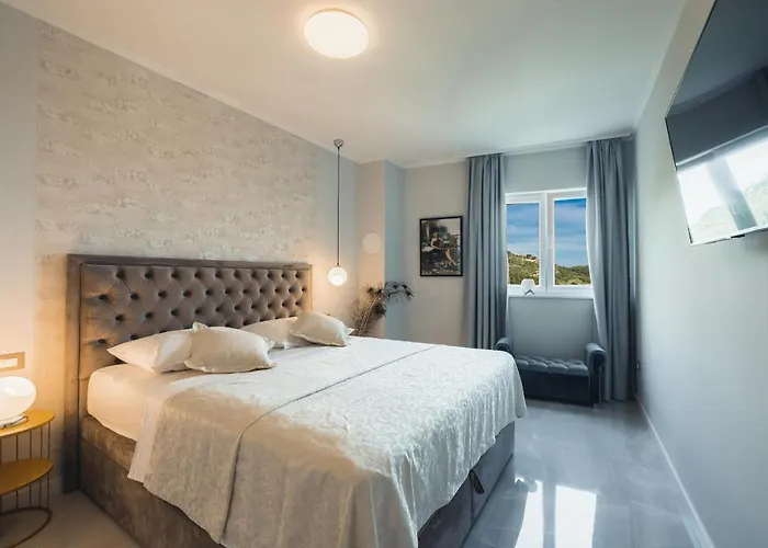 New -150m2 Penthouse With Shared Pool - Smaragd Apartment