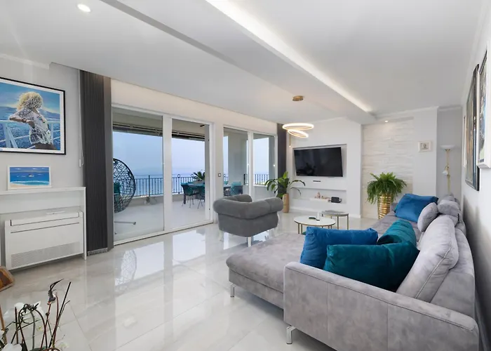 New -150m2 Penthouse With Shared Pool - Smaragd Apartmán Makarská