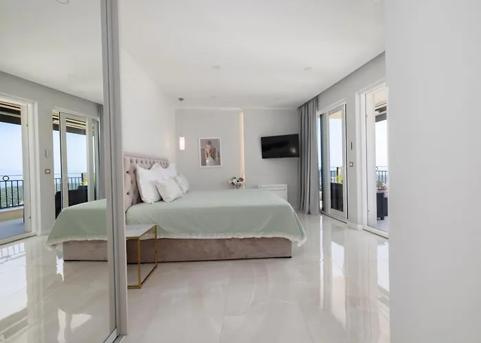 New -150m2 Penthouse With Shared Pool - Smaragd