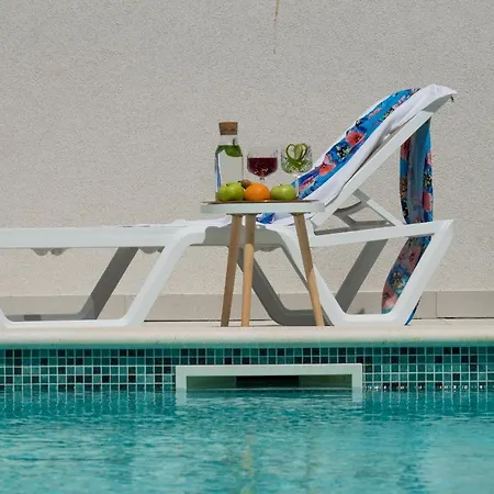 New -150m2 Penthouse With Shared Pool - Smaragd Lägenhet *