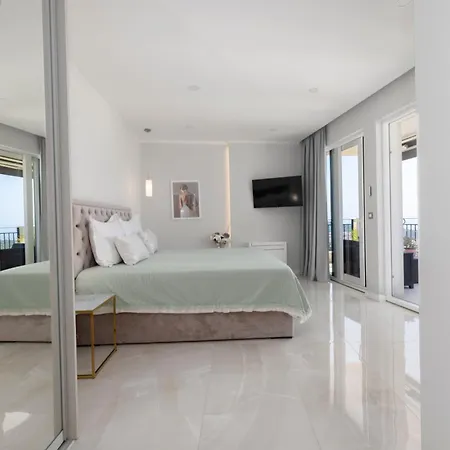 New -150m2 Penthouse With Shared Pool - Smaragd