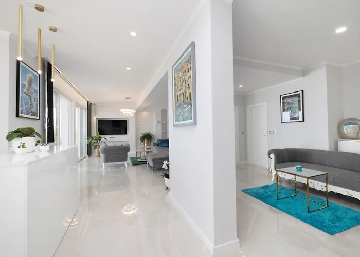 New -150m2 Penthouse With Shared Pool - Smaragd